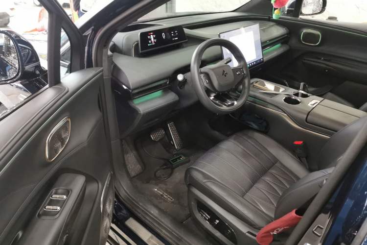Used Hyptec HL 2025 700 Ultra Six-Seater All-Wheel-Drive LiDAR Version Driver Seat