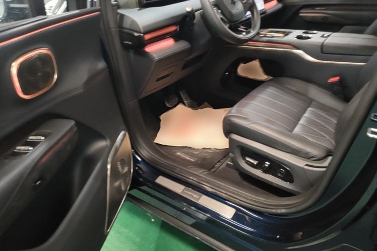 Used Hyptec HL 2025 700 Ultra Six-Seater All-Wheel-Drive LiDAR Version Driver Seat