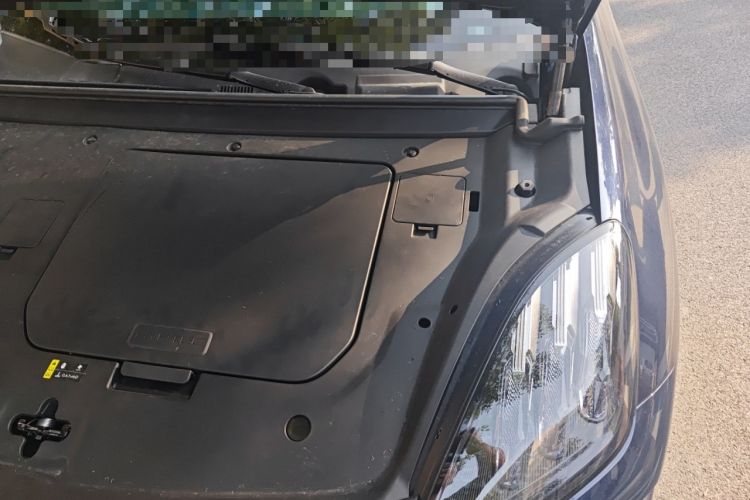 Used Hyptec HL 2025 700 Ultra Six-Seater All-Wheel-Drive LiDAR Version Engine Bay Left
