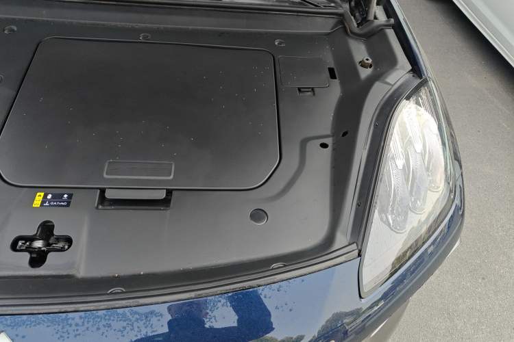 Used Hyptec HL 2025 700 Ultra Six-Seater All-Wheel-Drive LiDAR Version Engine Bay Left
