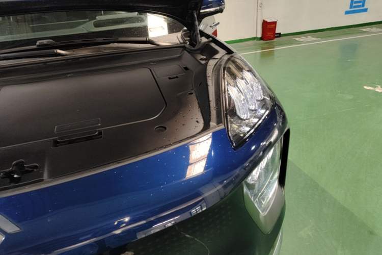Used Hyptec HL 2025 700 Ultra Six-Seater All-Wheel-Drive LiDAR Version Engine Bay Left