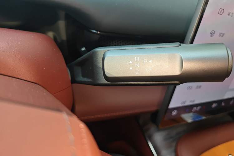 Used Hyptec HL 2025 700 Ultra Six-Seater All-Wheel-Drive LiDAR Version Gear Lever