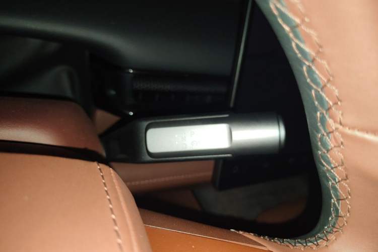 Used Hyptec HL 2025 700 Ultra Six-Seater All-Wheel-Drive LiDAR Version Gear Lever