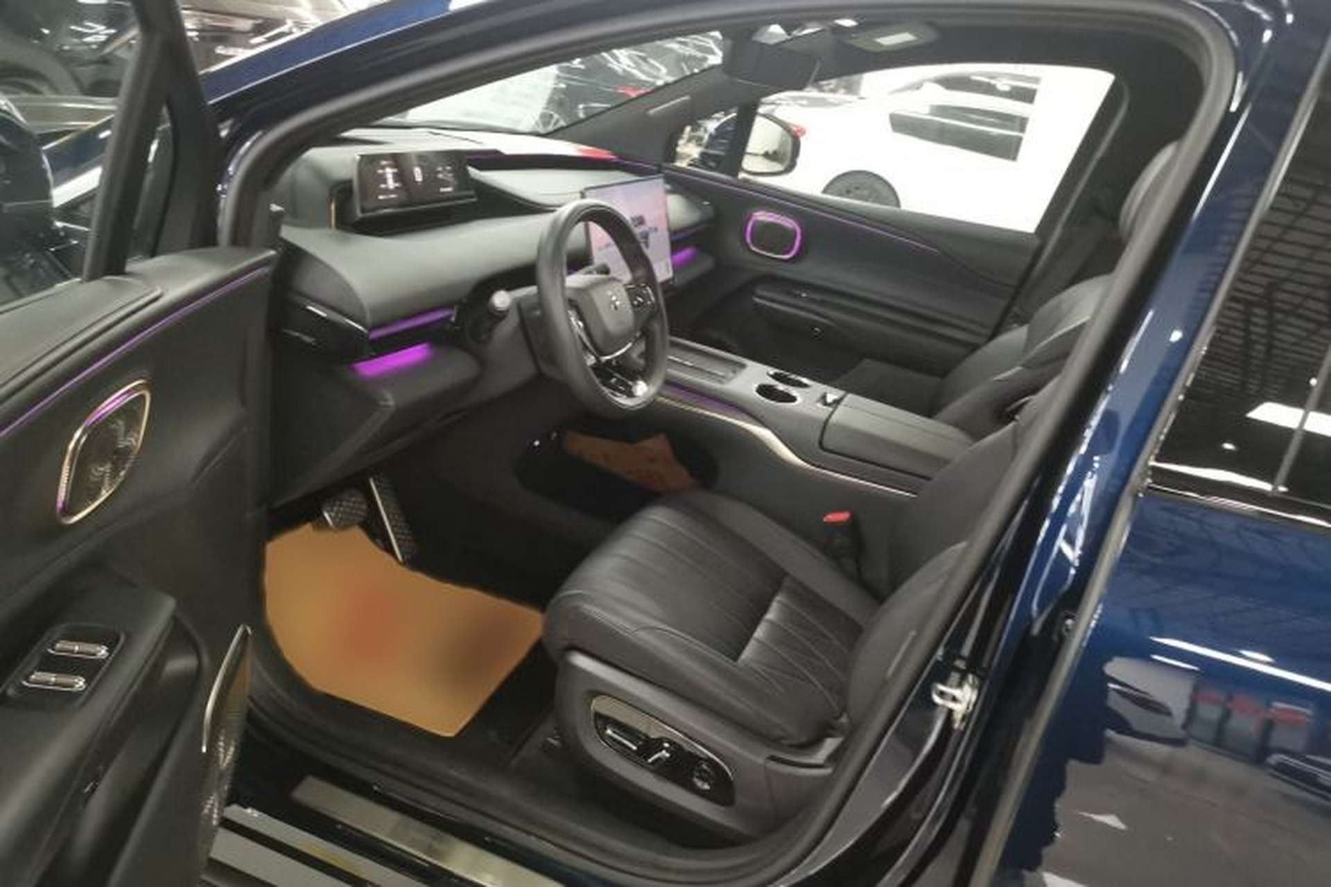 Used Hyptec HL 2025 700 Ultra Six-Seater All-Wheel-Drive LiDAR Version Interior 3