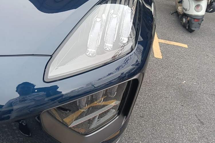 Used Hyptec HL 2025 700 Ultra Six-Seater All-Wheel-Drive LiDAR Version Left Front Headlight
