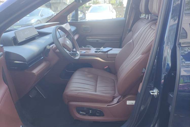Used Hyptec HL 2025 Model 350 Pro Six-Seater LiDAR Edition Left Front Seat