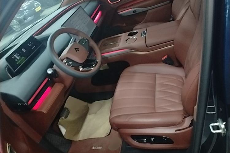 Used Hyptec HL 2025 Model 350 Pro Six-Seater LiDAR Edition Left Front Seat