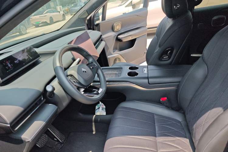 Used Hyptec HL 2025 700 Ultra Six-Seater All-Wheel-Drive LiDAR Version Left Front Seat