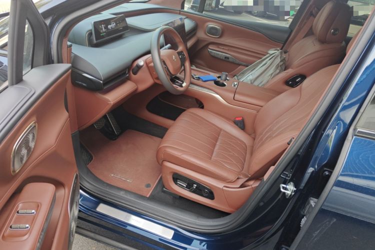 Used Hyptec HL 2025 700 Ultra Six-Seater All-Wheel-Drive LiDAR Version Left Front Seat