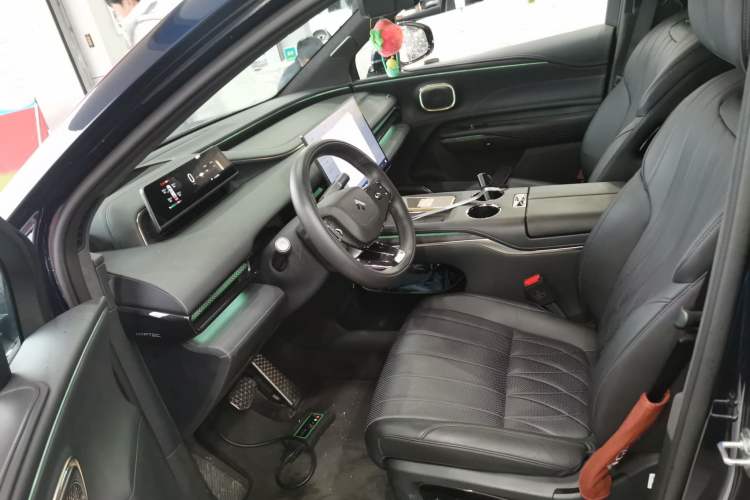 Used Hyptec HL 2025 700 Ultra Six-Seater All-Wheel-Drive LiDAR Version Left Front Seat