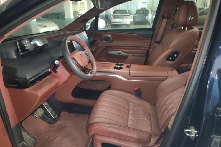 Used Hyptec HL 2025 700 Ultra Six-Seater All-Wheel-Drive LiDAR Version Left Front Seat