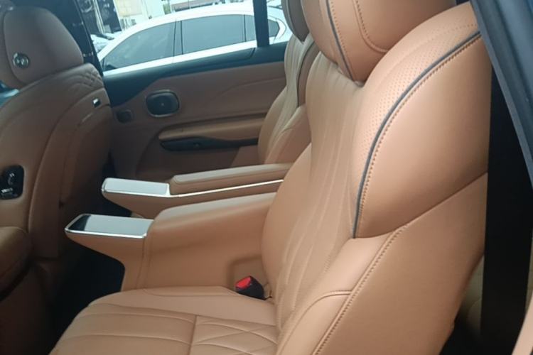 Used Hyptec HL 2025 700 Ultra Six-Seater All-Wheel-Drive LiDAR Version Left Rear Seat