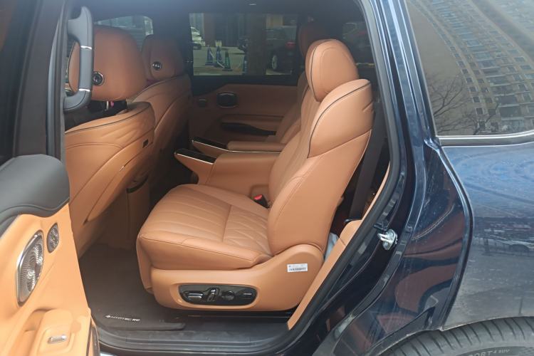 Used Hyptec HL 2025 700 Ultra Six-Seater All-Wheel-Drive LiDAR Version Left Rear Seat