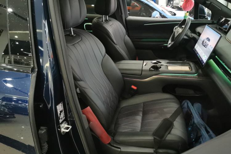 Used Hyptec HL 2025 700 Ultra Six-Seater All-Wheel-Drive LiDAR Version Right Front Seat