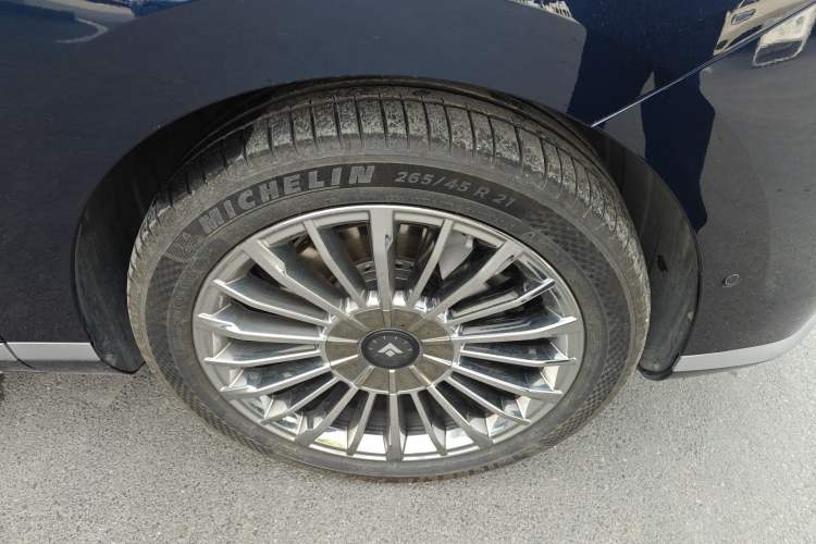 Used Hyptec HL 2025 700 Ultra Six-Seater All-Wheel-Drive LiDAR Version Right Front Wheel Hub