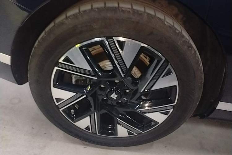 Used Hyptec HL 2025 Model 350 Pro Six-Seater LiDAR Edition Right Rear Wheel Hub