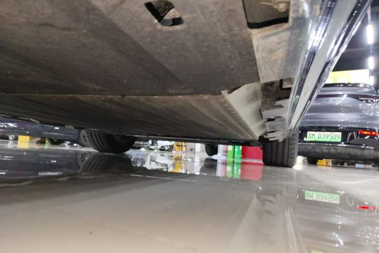 Used Hyptec HL 2025 Model 350 Pro Six-Seater LiDAR Edition Right Side Sill