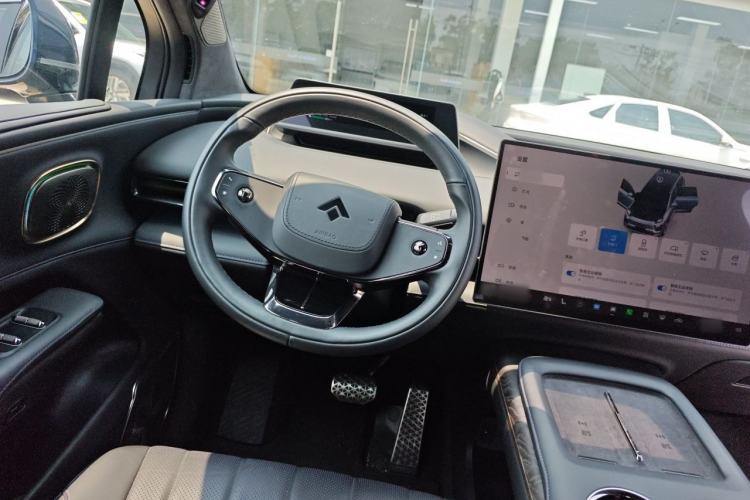 Used Hyptec HL 2025 700 Ultra Six-Seater All-Wheel-Drive LiDAR Version Steering Wheel