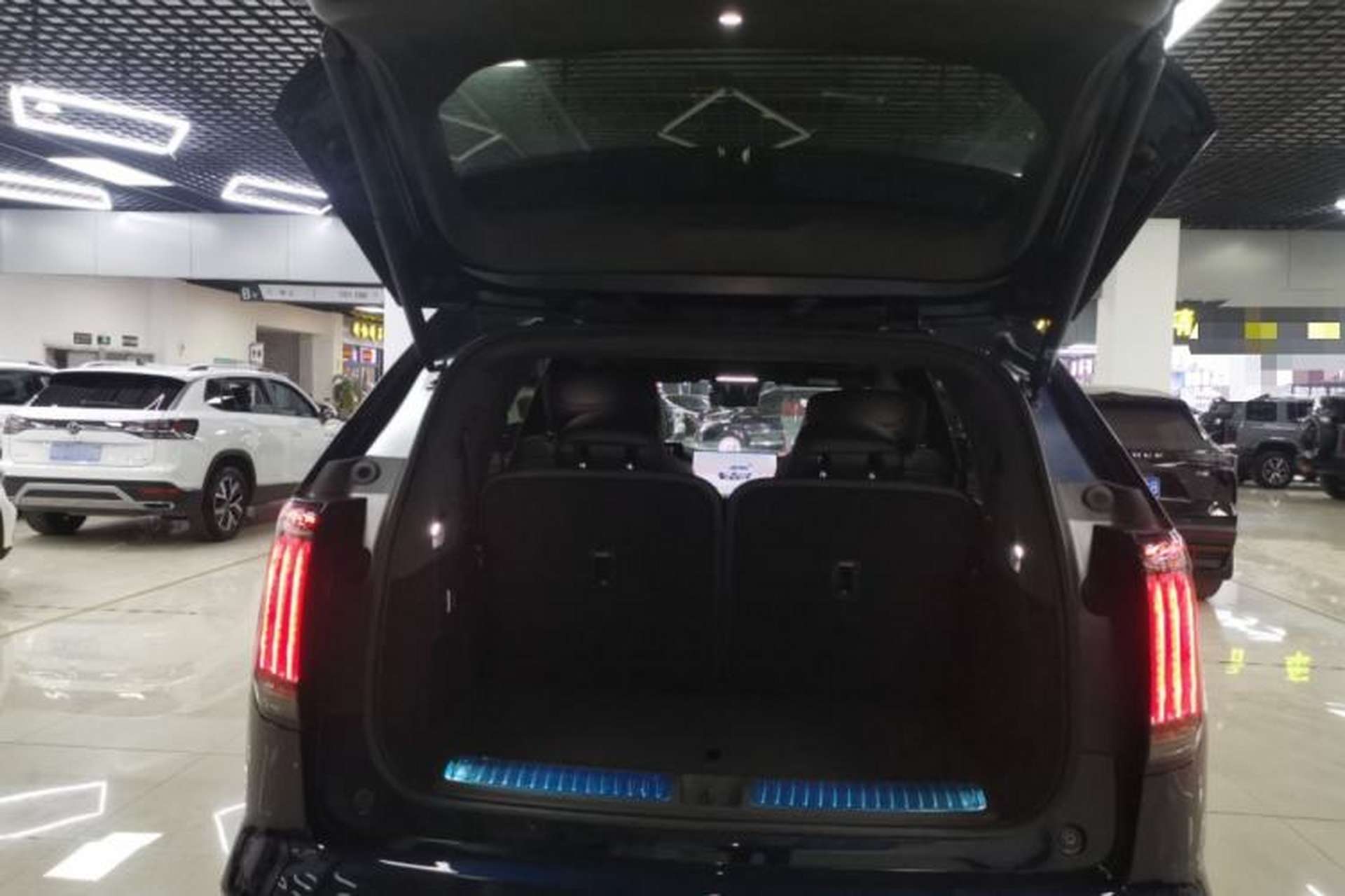 Used Hyptec HL 2025 700 Ultra Six-Seater All-Wheel-Drive LiDAR Version Trunk