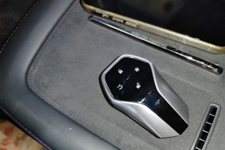 Used Hyptec HL 2025 700 Ultra Six-Seater All-Wheel-Drive LiDAR Version Vehicle Key