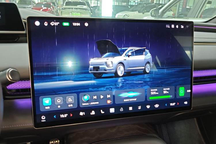 Used Hyptec HL 2025 700 Ultra Six-Seater All-Wheel-Drive LiDAR Version Audio And AC Panel
