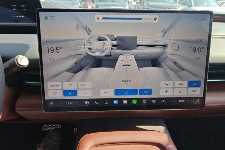 Used Hyptec HL 2025 700 Ultra Six-Seater All-Wheel-Drive LiDAR Version Audio And AC Panel