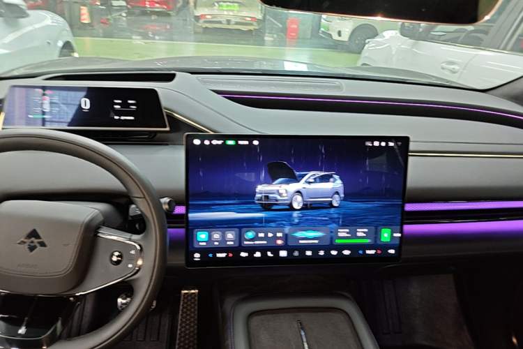 Used Hyptec HL 2025 700 Ultra Six-Seater All-Wheel-Drive LiDAR Version Center Console