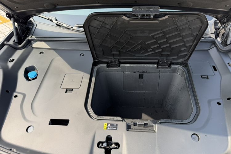Used Hyptec HL 2025 700 Ultra Six-Seater All-Wheel-Drive LiDAR Version Engine Bay
