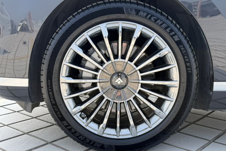 Used Hyptec HL 2025 700 Ultra Six-Seater All-Wheel-Drive LiDAR Version Exterior 1