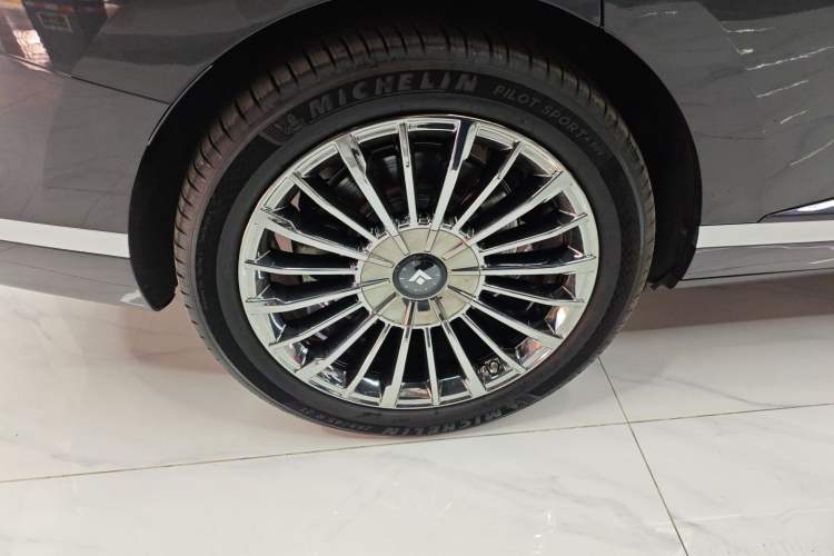Used Hyptec HL 2025 700 Ultra Six-Seater All-Wheel-Drive LiDAR Version Exterior 2