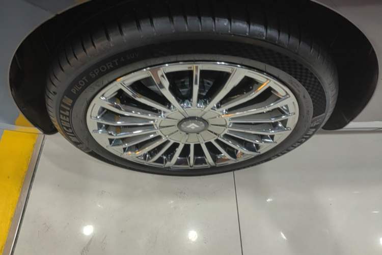 Used Hyptec HL 2025 700 Ultra Six-Seater All-Wheel-Drive LiDAR Version Exterior 4