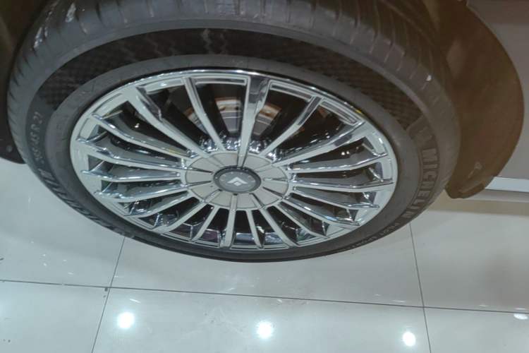 Used Hyptec HL 2025 700 Ultra Six-Seater All-Wheel-Drive LiDAR Version Exterior 5