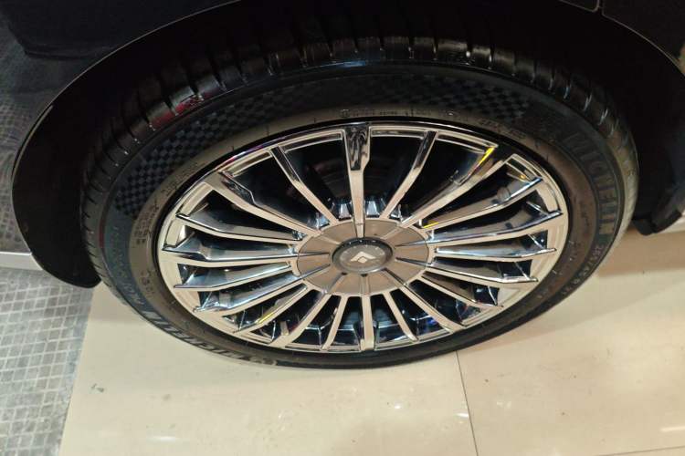 Used Hyptec HL 2025 700 Ultra Six-Seater All-Wheel-Drive LiDAR Version Exterior 5