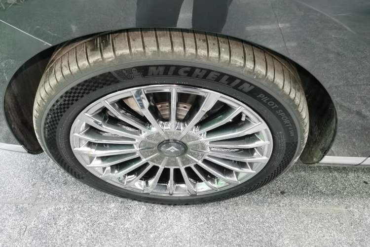 Used Hyptec HL 2025 700 Ultra Six-Seater All-Wheel-Drive LiDAR Version Exterior 7