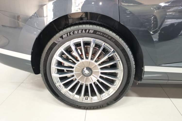 Used Hyptec HL 2025 700 Ultra Six-Seater All-Wheel-Drive LiDAR Version Exterior 8