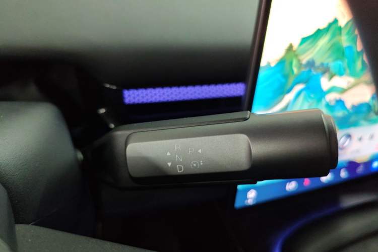 Used Hyptec HL 2025 700 Ultra Six-Seater All-Wheel-Drive LiDAR Version Gear Lever