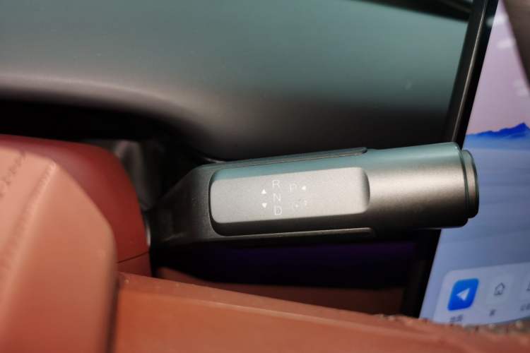 Used Hyptec HL 2025 700 Ultra Six-Seater All-Wheel-Drive LiDAR Version Gear Lever