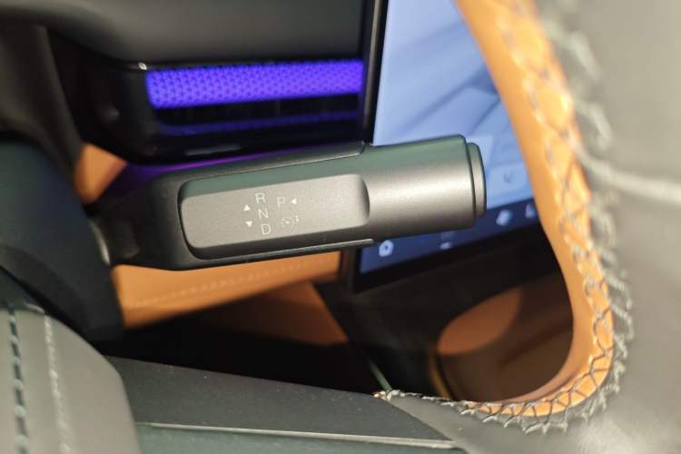Used Hyptec HL 2025 700 Ultra Six-Seater All-Wheel-Drive LiDAR Version Gear Lever