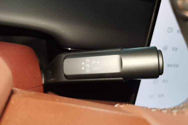 Used Hyptec HL 2025 700 Ultra Six-Seater All-Wheel-Drive LiDAR Version Gear Lever