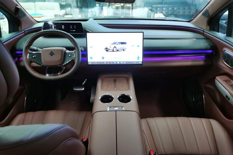 Used Hyptec HL 2025 700 Ultra Six-Seater All-Wheel-Drive LiDAR Version Interior 2