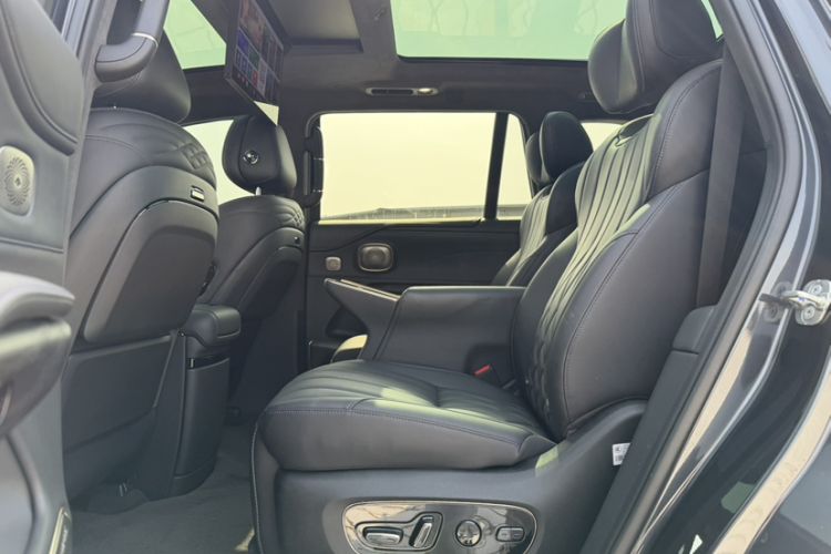 Used Hyptec HL 2025 700 Ultra Six-Seater All-Wheel-Drive LiDAR Version Interior 2