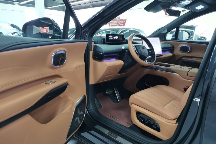 Used Hyptec HL 2025 700 Ultra Six-Seater All-Wheel-Drive LiDAR Version Interior 3