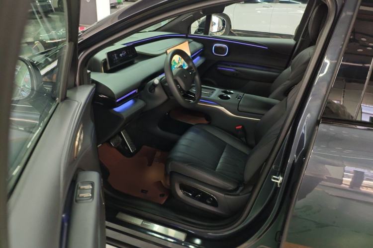 Used Hyptec HL 2025 700 Ultra Six-Seater All-Wheel-Drive LiDAR Version Interior 3