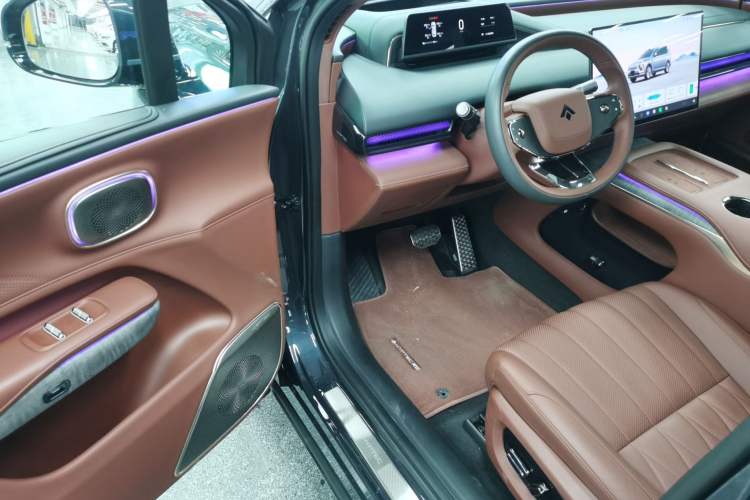 Used Hyptec HL 2025 700 Ultra Six-Seater All-Wheel-Drive LiDAR Version Interior 3
