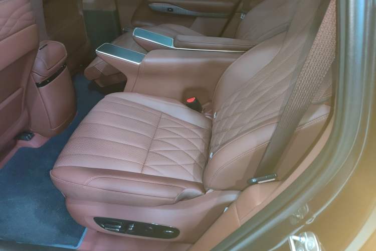 Used Hyptec HL 2025 350 Max Six-Seater LiDAR Version Interior 4