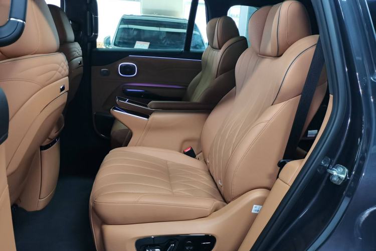 Used Hyptec HL 2025 700 Ultra Six-Seater All-Wheel-Drive LiDAR Version Interior 4