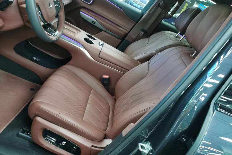 Used Hyptec HL 2025 700 Ultra Six-Seater All-Wheel-Drive LiDAR Version Interior 4