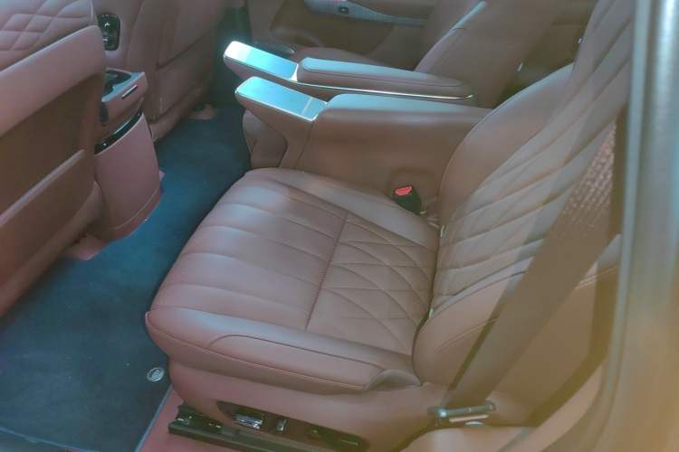 Used Hyptec HL 2025 350 Max Six-Seater LiDAR Version Interior 4