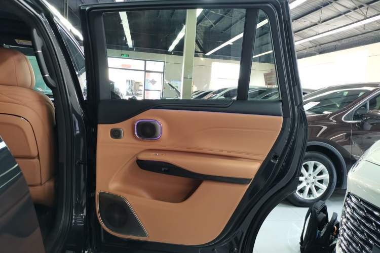 Used Hyptec HL 2025 700 Ultra Six-Seater All-Wheel-Drive LiDAR Version Interior 6