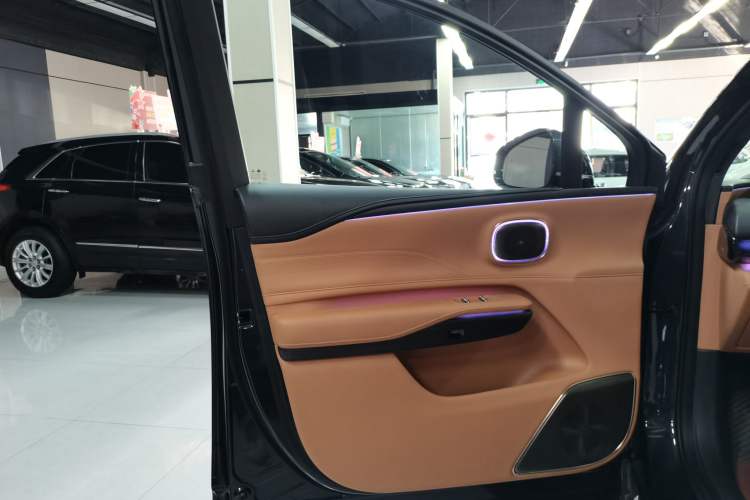 Used Hyptec HL 2025 700 Ultra Six-Seater All-Wheel-Drive LiDAR Version Interior 7